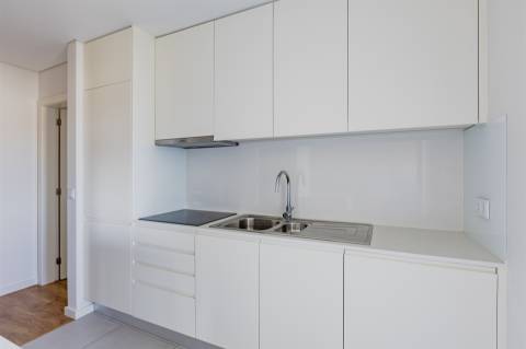 Apartamento T1 com Garagem em Campanhã