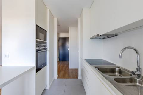 Apartamento T1 com Garagem em Campanhã