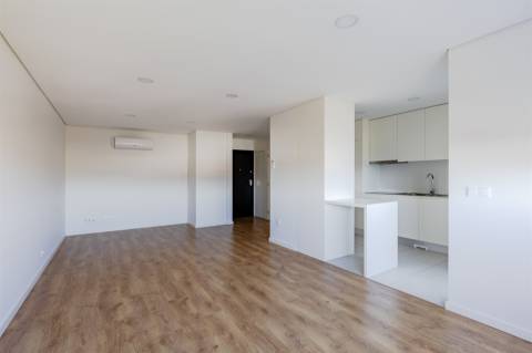 Apartamento T1 com Garagem em Campanhã