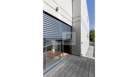 Apartamento T1 com Garagem junto à Praça das Flores