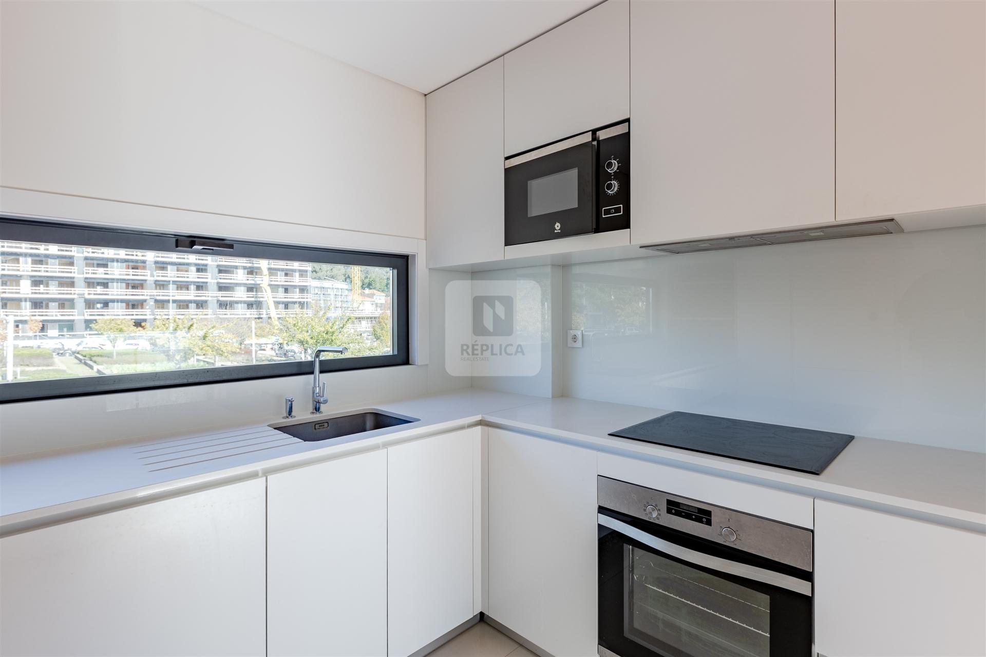 Apartamento T1 com Garagem junto à Praça das Flores