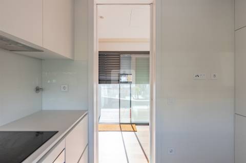 Apartamento T1 com Garagem junto à Praça das Flores