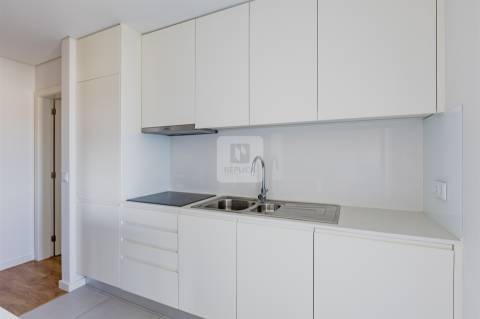 Apartamento T1 com Garagem em Campanhã