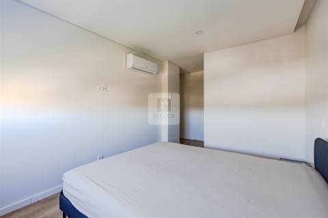 Apartamento T1 com Garagem em Campanhã