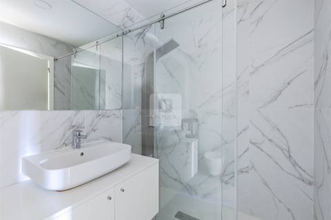 Apartamento T1 com Garagem em Campanhã