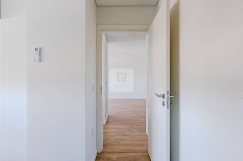 Apartamento T1 com Garagem em Campanhã