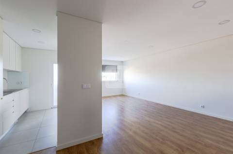 Apartamento T1 com Garagem em Campanhã