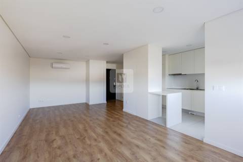 Apartamento T1 com Garagem em Campanhã