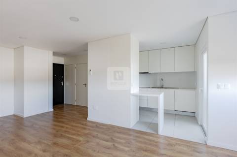 Apartamento T1 com Garagem em Campanhã