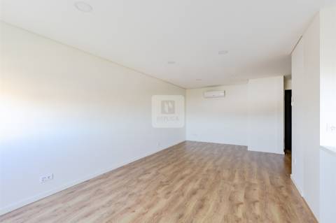 Apartamento T1 com Garagem em Campanhã