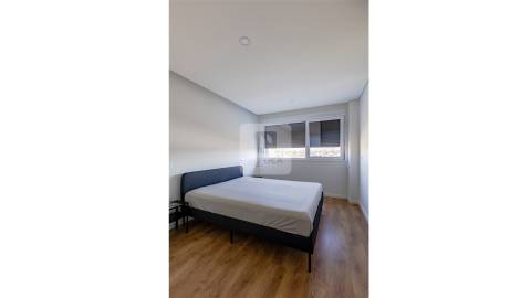 Apartamento T1 com Garagem em Campanhã