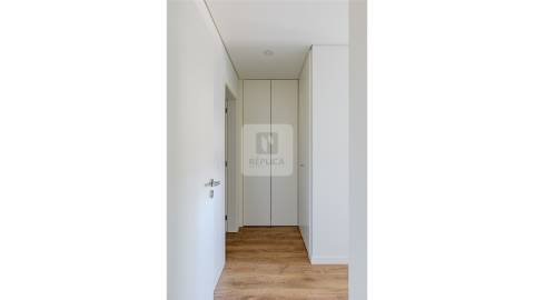 Apartamento T1 com Garagem em Campanhã