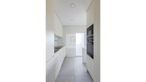 Apartamento T1 com Garagem em Campanhã