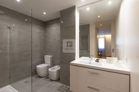 Apartamento T3+1 com Varanda e Vistas Desafogadas em Ramalde