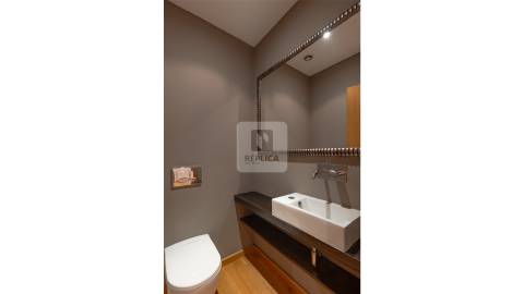 Apartamento T3+1 com Varanda e Vistas Desafogadas em Ramalde