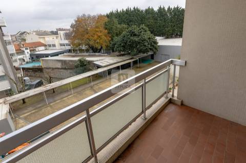 Apartamento T2 Remodelado e Mobilado para Arrendamento em Paranhos