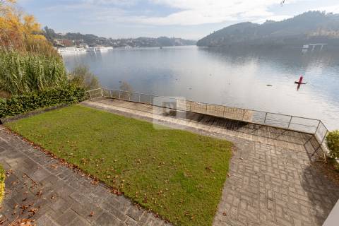 Moradia T5 em Frente de Rio Douro