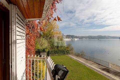 Moradia T5 em Frente de Rio Douro