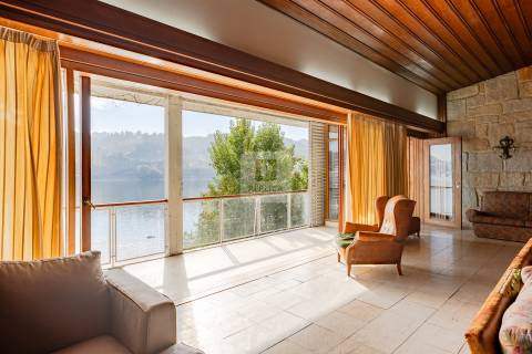 Moradia T5 em Frente de Rio Douro