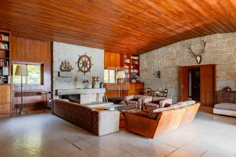 Moradia T5 em Frente de Rio Douro