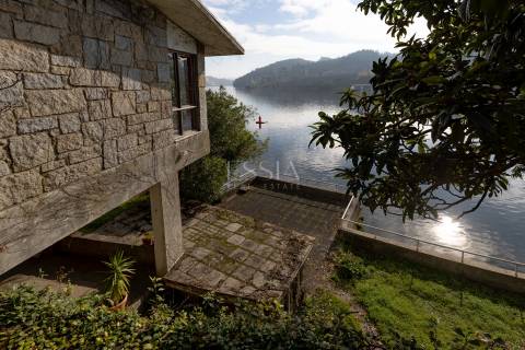 Moradia T5 em Frente de Rio Douro
