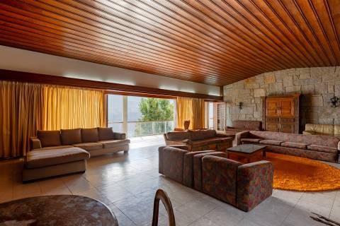 Moradia T5 em Frente de Rio Douro