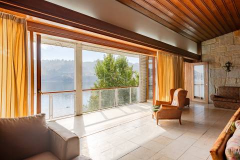 Moradia T5 em Frente de Rio Douro