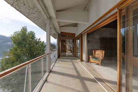 Moradia T5 em Frente de Rio Douro