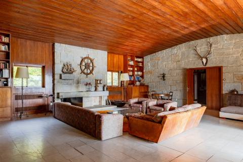 Moradia T5 em Frente de Rio Douro