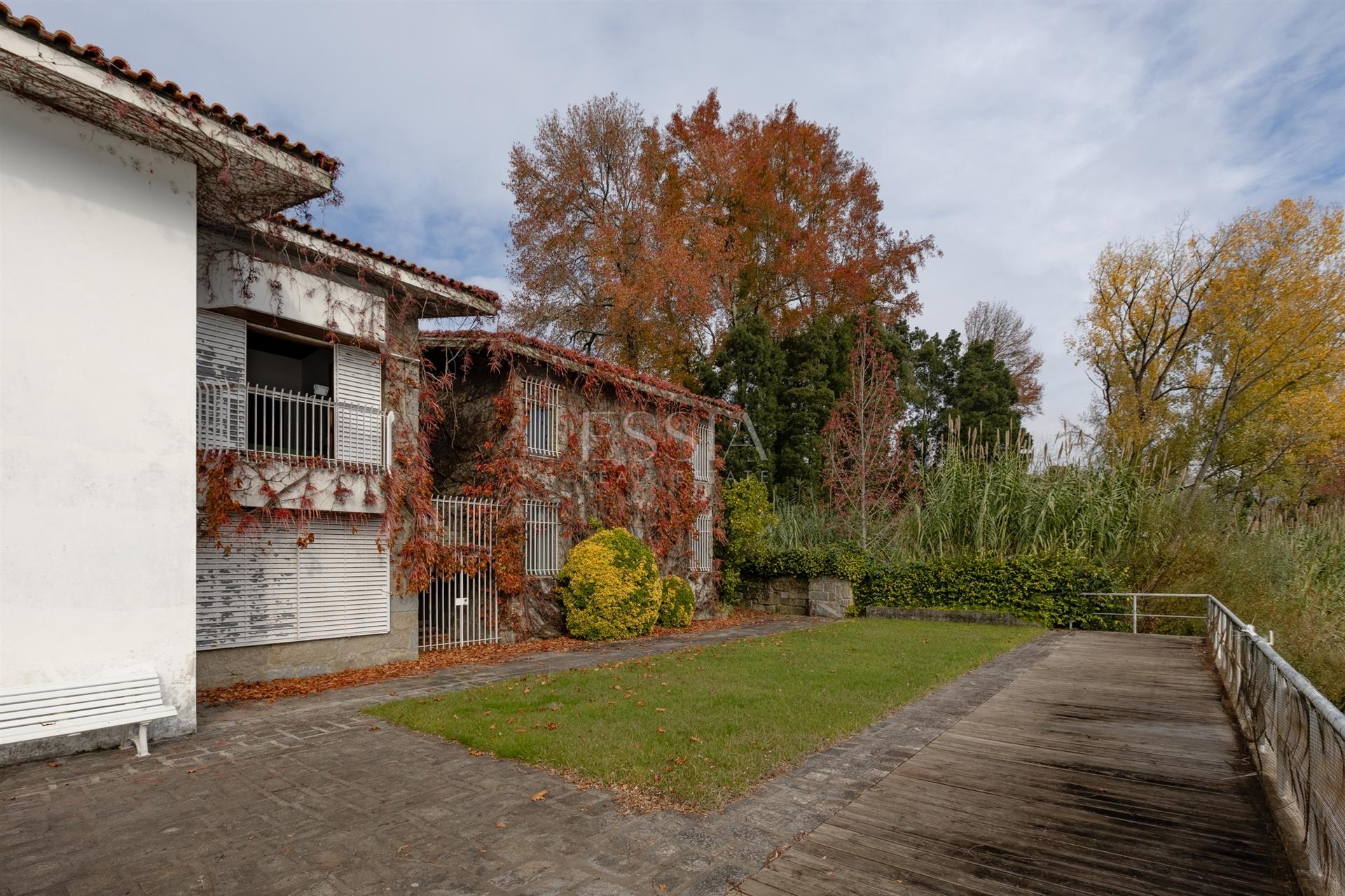 Moradia T5 em Frente de Rio Douro