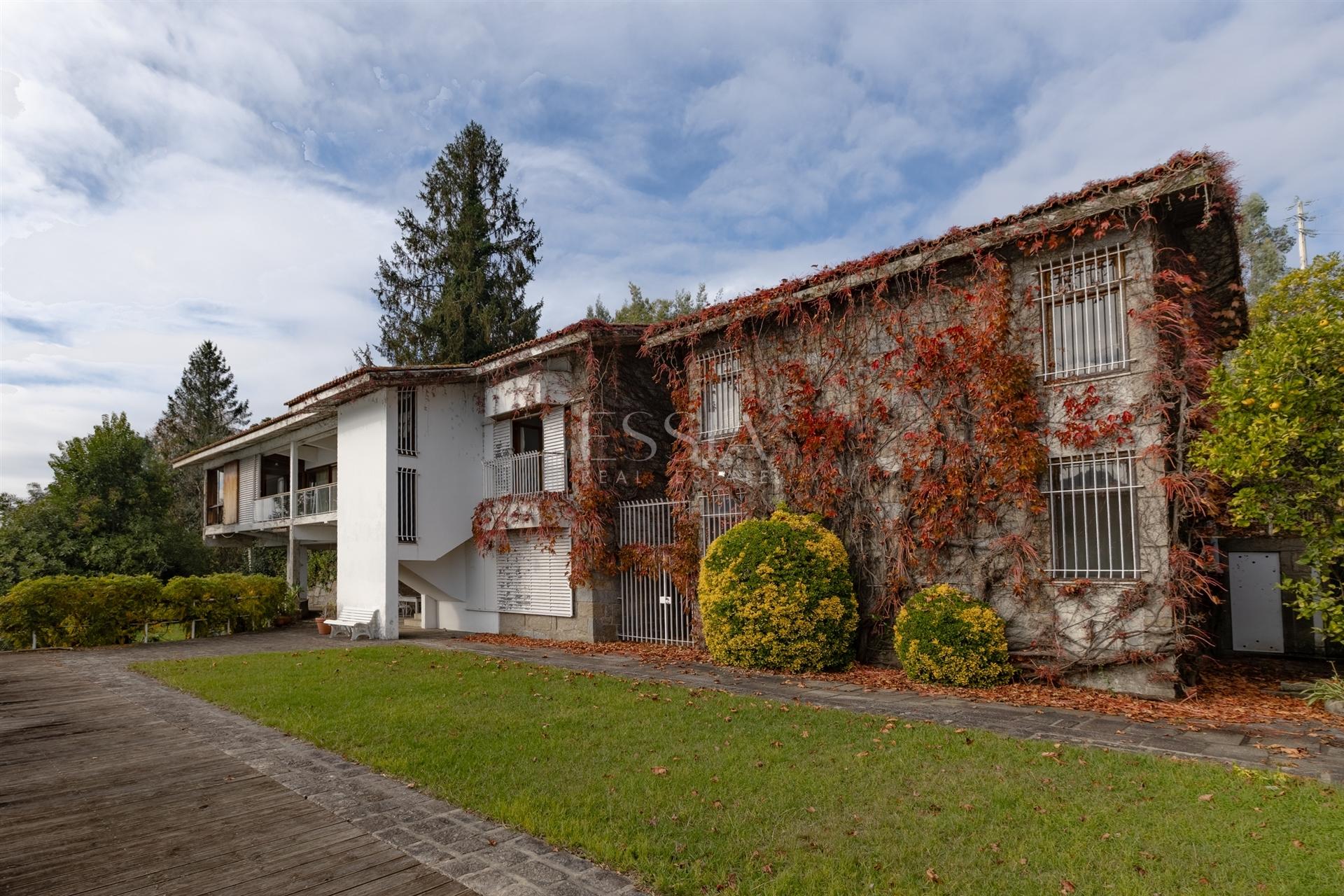 Moradia T5 em Frente de Rio Douro