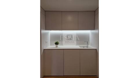 Estúdio Mobilado e Equipado no Porto para Arrendar