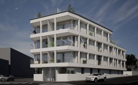 Apartamento T3 com terraço próximo ao Colégio Efanor à Senhora da Hora, Porto