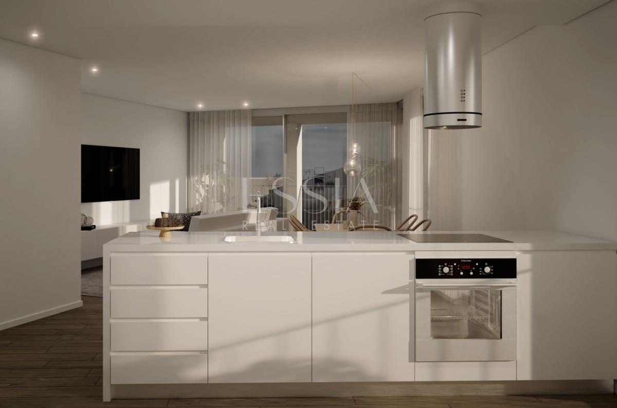 Apartamento T3 com terraço próximo ao Colégio Efanor à Senhora da Hora, Porto