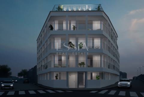 Apartamento T3 com terraço próximo ao Colégio Efanor à Senhora da Hora, Porto