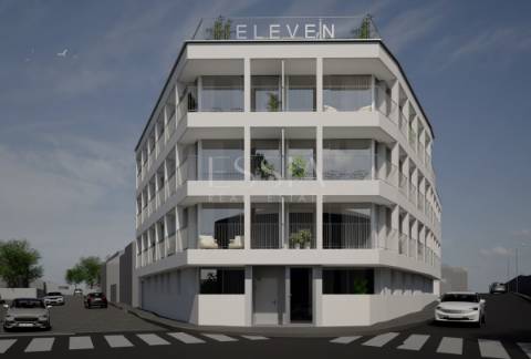 Apartamento T3 com terraço próximo ao Colégio Efanor à Senhora da Hora, Porto