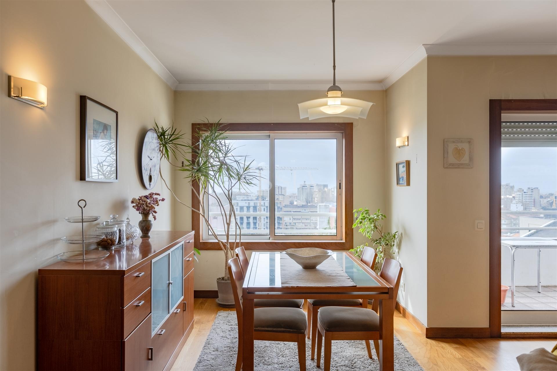 Apartamento T3 com Lugar de Garagem, Casa da Música, Porto