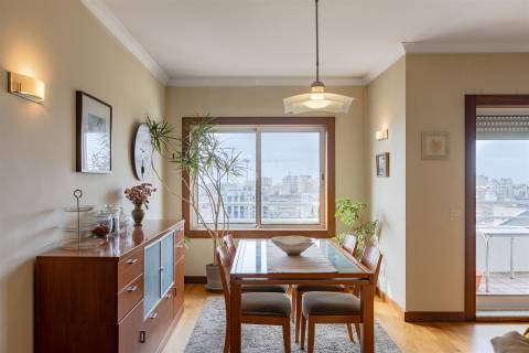 Apartamento T3 com Lugar de Garagem, Casa da Música, Porto