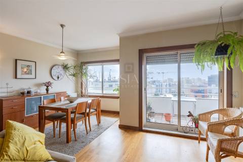 Apartamento T3 com Lugar de Garagem, Casa da Música, Porto