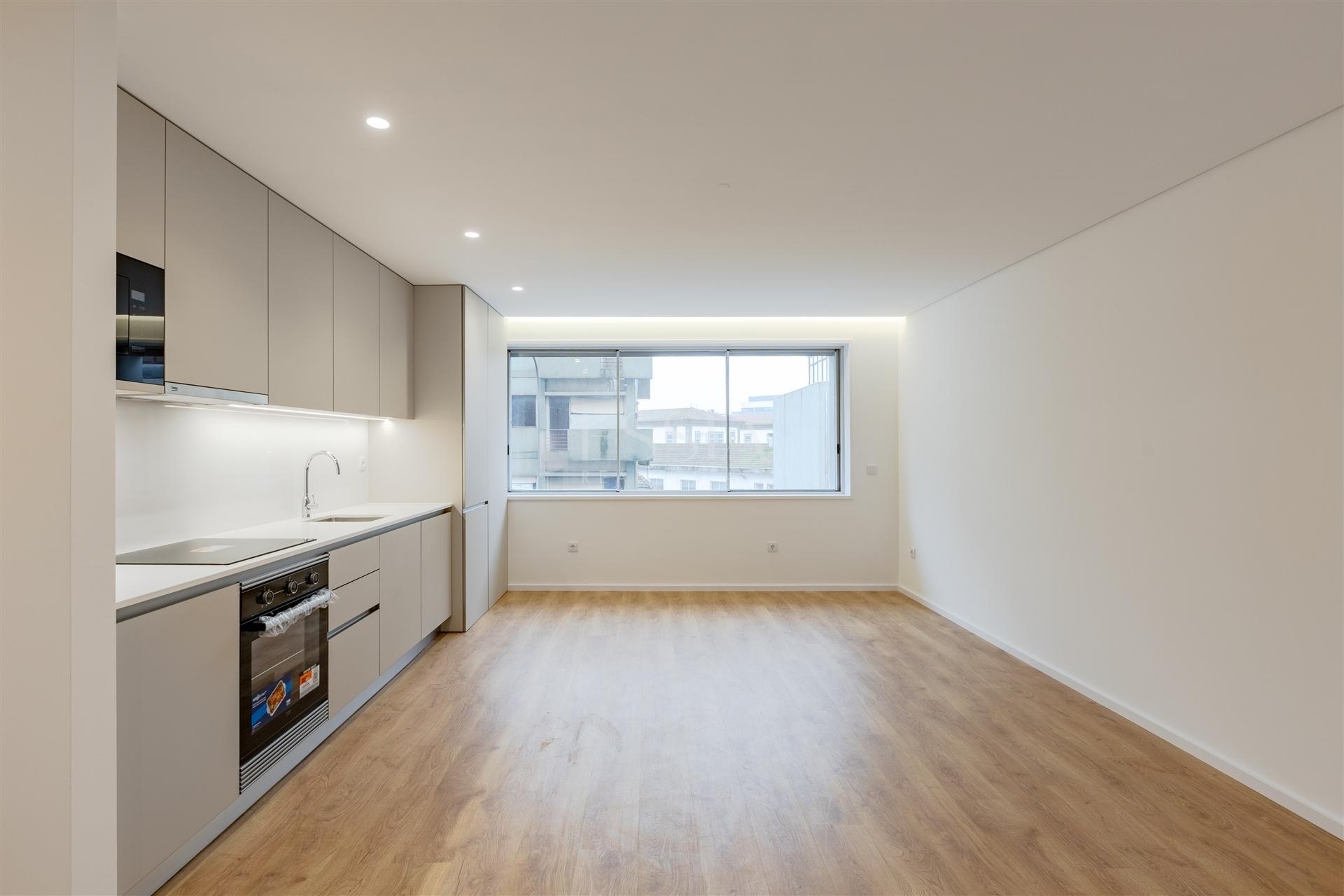 Apartamento T2 próximo à Rotunda da Boavista, Porto