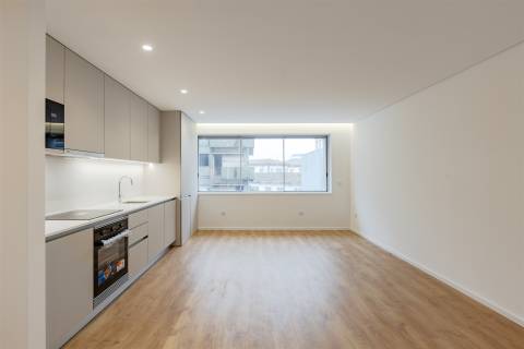Apartamento T2 próximo à Rotunda da Boavista, Porto