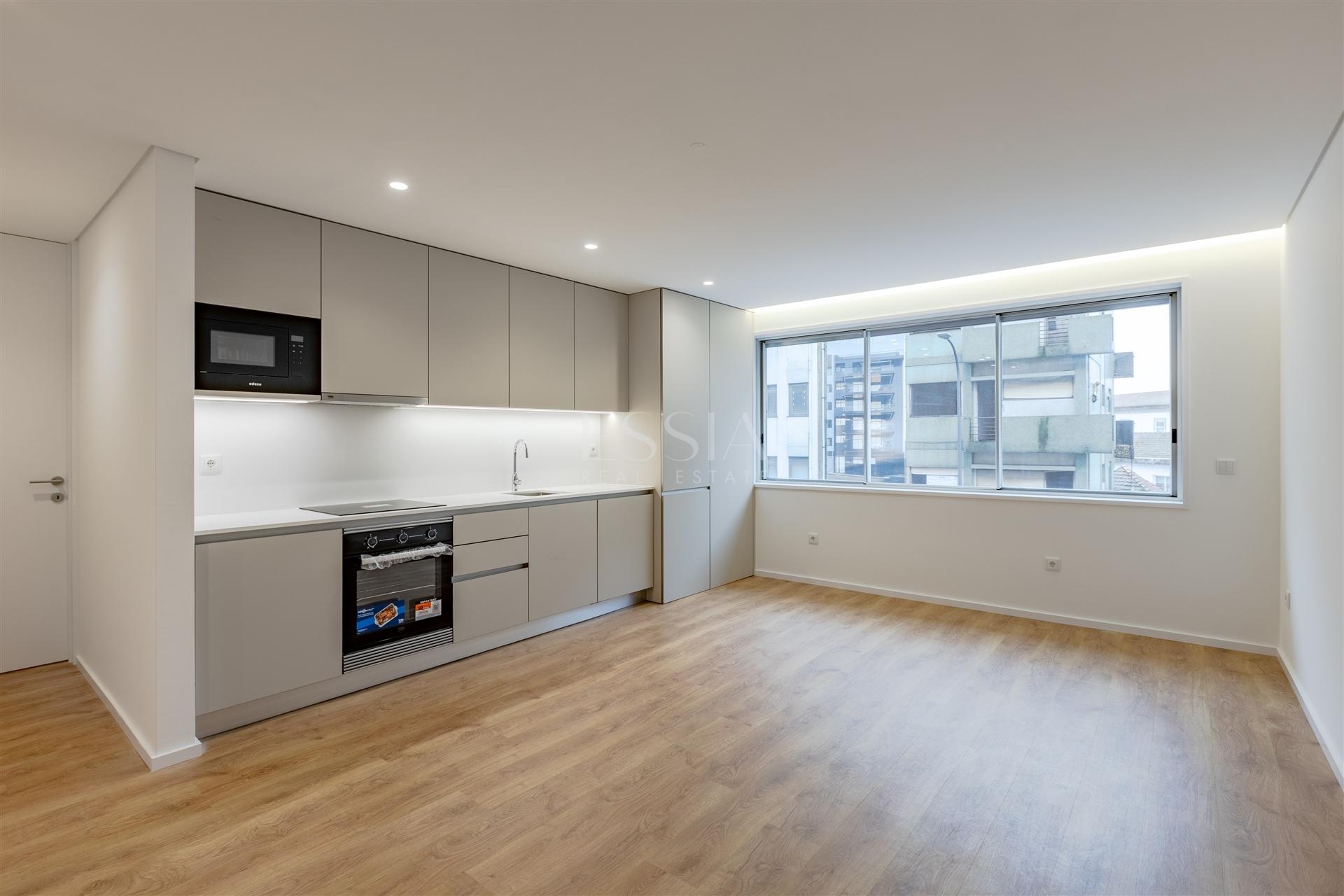 Apartamento T2 próximo à Rotunda da Boavista, Porto