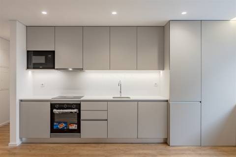 Apartamento T2 próximo à Rotunda da Boavista, Porto