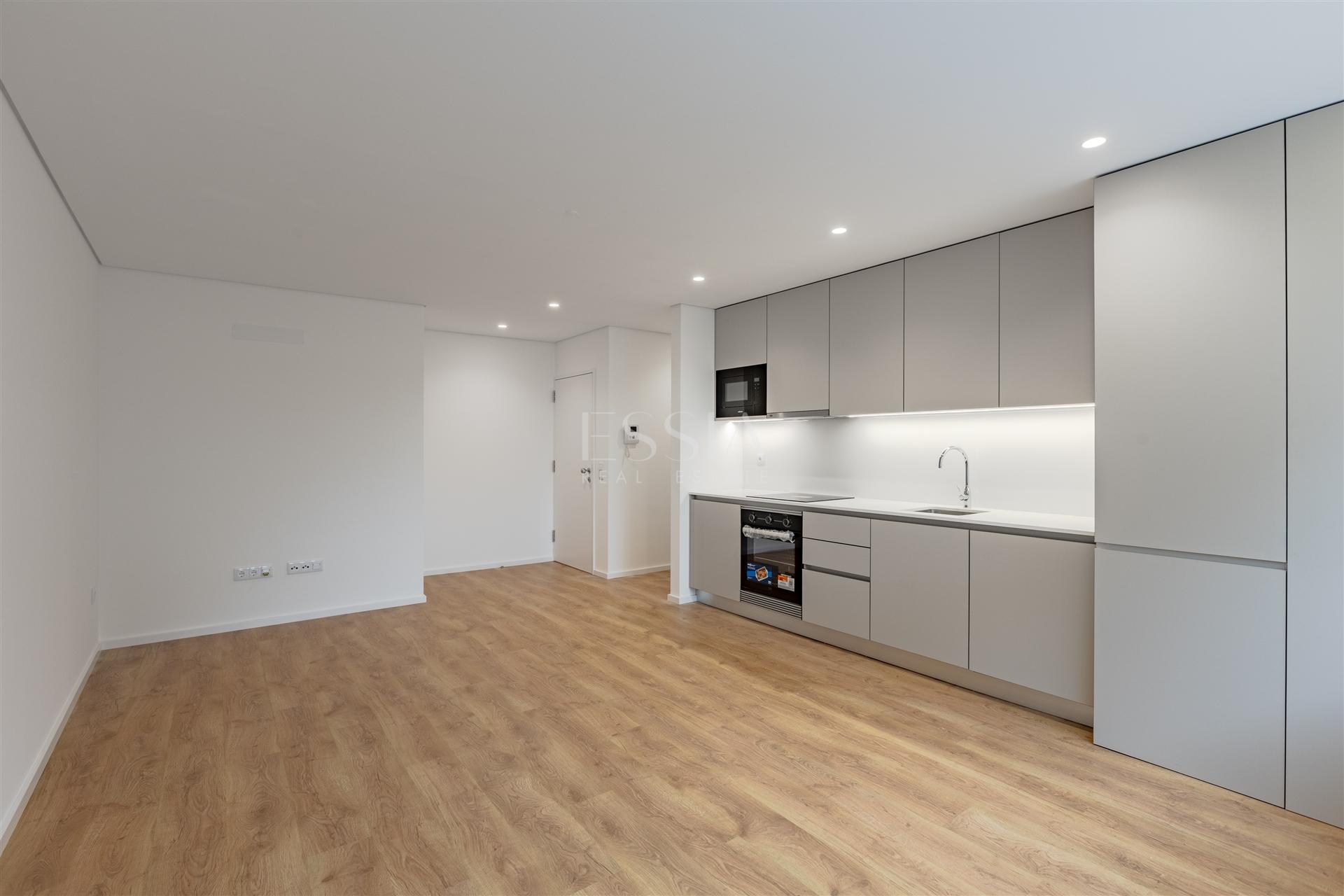 Apartamento T2 próximo à Rotunda da Boavista, Porto