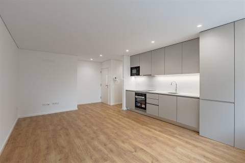 Apartamento T2 próximo à Rotunda da Boavista, Porto