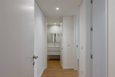 Apartamento T2 próximo à Rotunda da Boavista, Porto