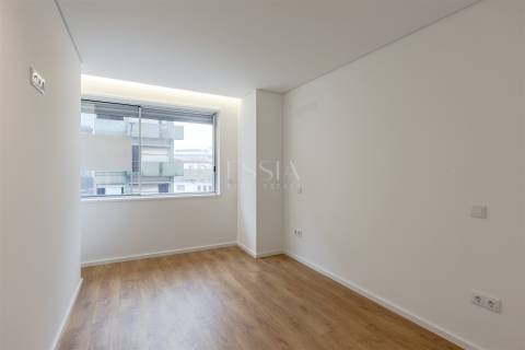 Apartamento T2 próximo à Rotunda da Boavista, Porto