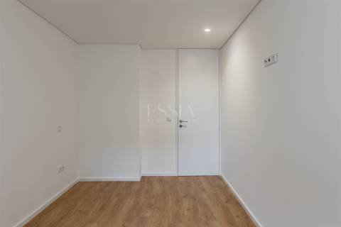 Apartamento T2 próximo à Rotunda da Boavista, Porto