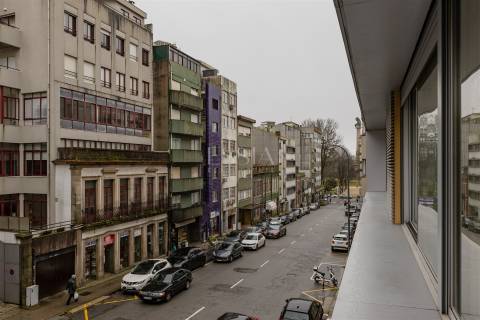 Apartamento T2 próximo à Rotunda da Boavista, Porto