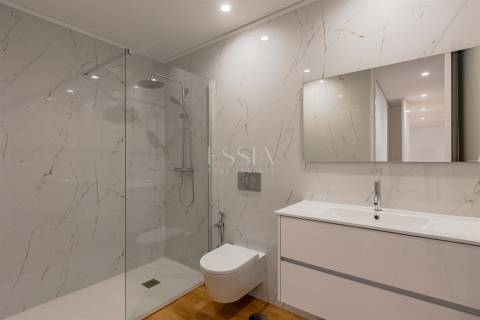 Apartamento T2 próximo à Rotunda da Boavista, Porto